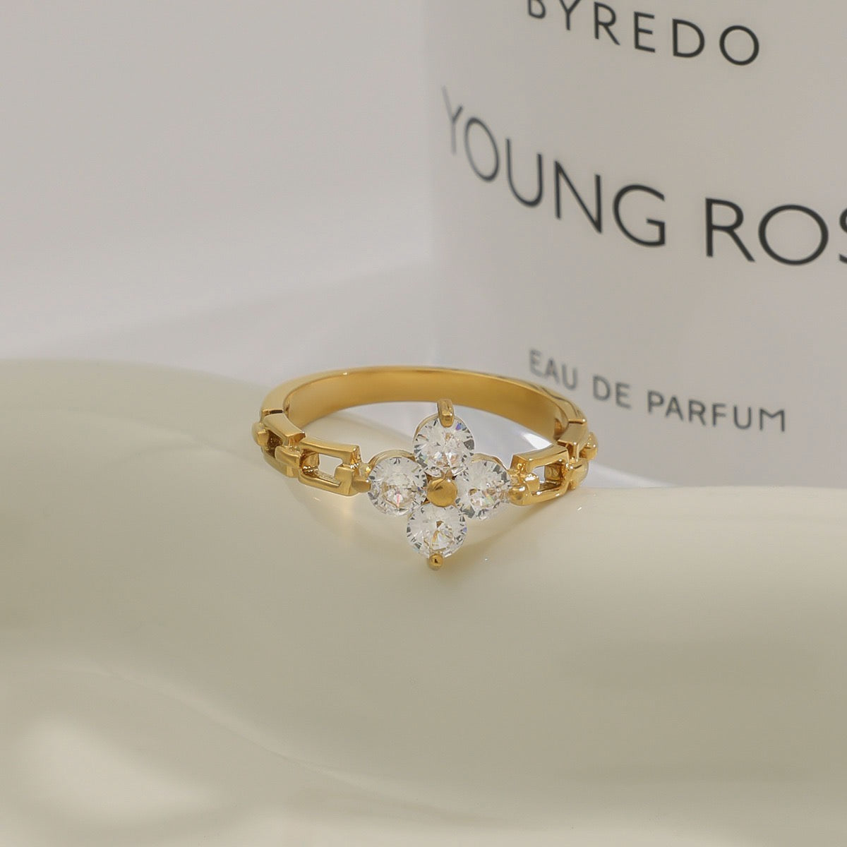Clover elegant ring