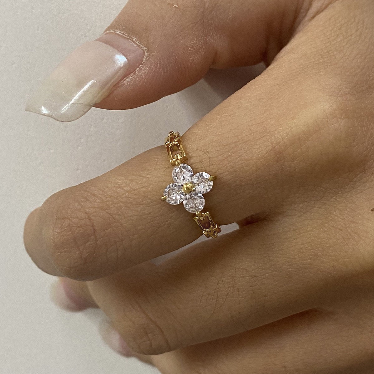 Clover elegant ring