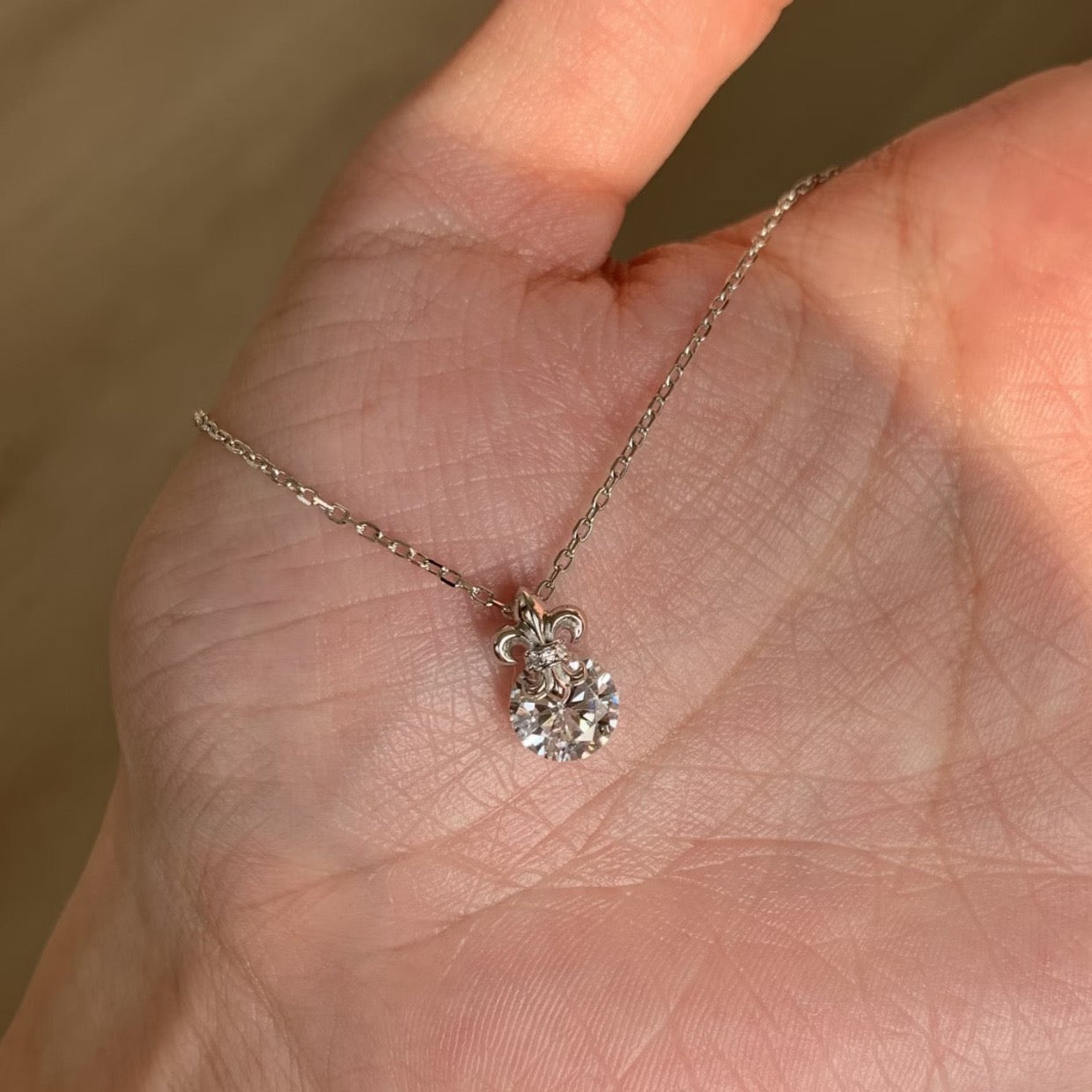 Iris Flower Zircon Necklace