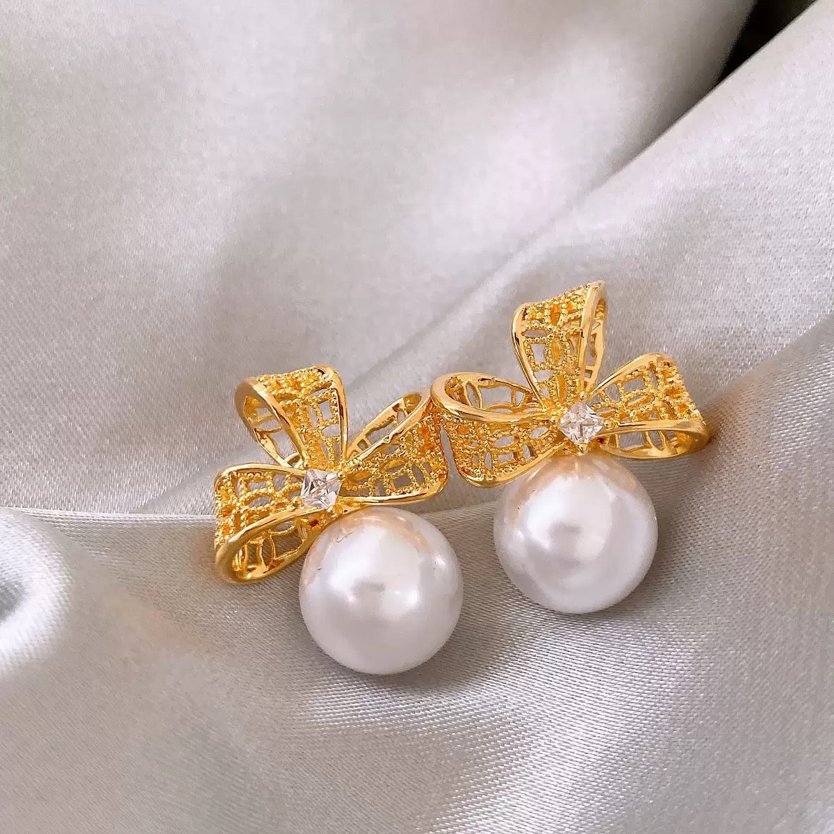 Elegant Bow Pearl Earrings | 18K Gold Plated